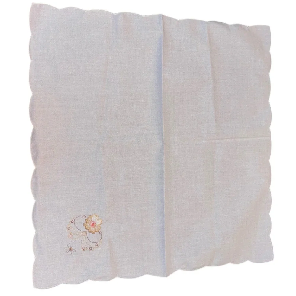 Vintage White Linen Scalloped Napkins | Floral Embroidery‎ | Set of 4 | 16.5